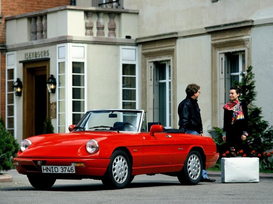  Alfa Romeo Spider 2.0 (115.A1) 1990 года  (фото 5 из 35)